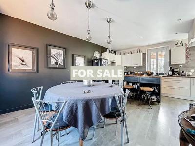 Traditional House with Garden