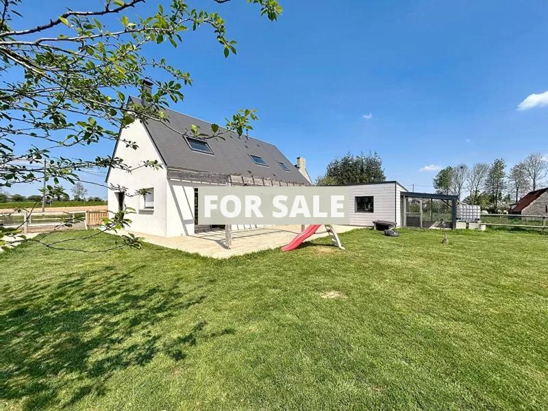 Detached Contemporary House with Garden