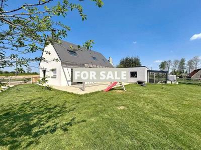 Detached Contemporary House with Garden