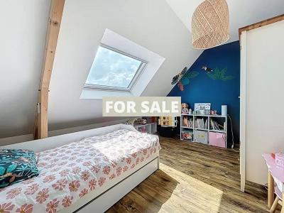 Detached Contemporary House with Garden