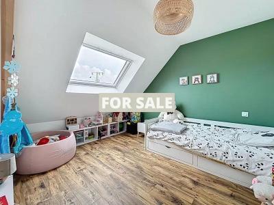 Detached Contemporary House with Garden