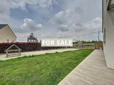 Detached Contemporary House with Garden