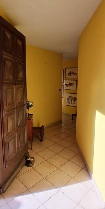 Detached Villa in Landscaped Garden with Garage