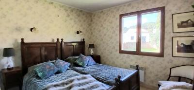 Detached Villa in Landscaped Garden with Garage