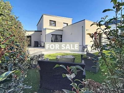 Stunning Contemporary House by the Coast