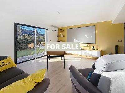 Stunning Contemporary House by the Coast