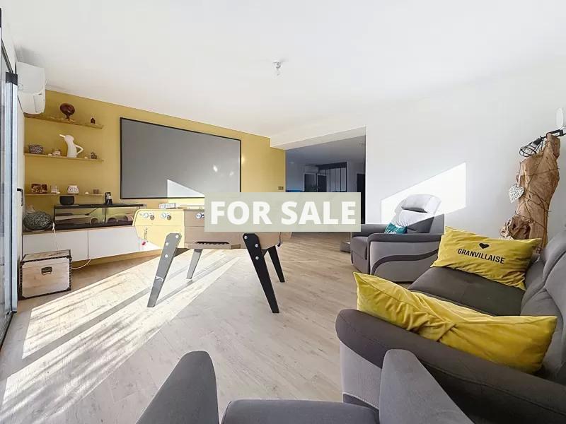 Stunning Contemporary House by the Coast