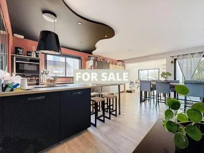 Stunning Contemporary House by the Coast