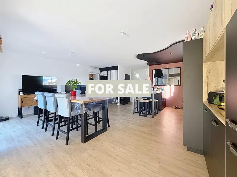 Stunning Contemporary House by the Coast