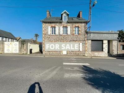 Town House with Neat Courtyard Garden