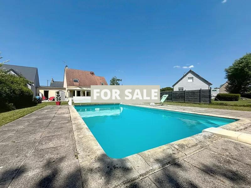 Detached House with Swimming Pool