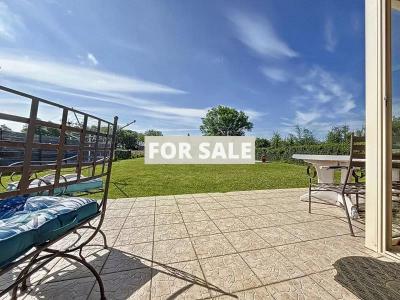 Detached House with Swimming Pool