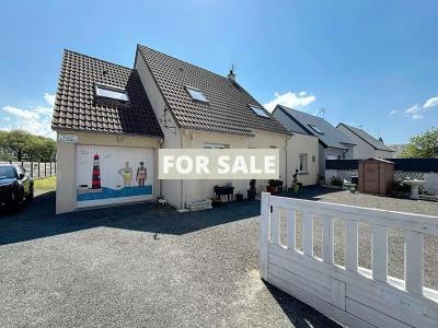 Detached House with Swimming Pool