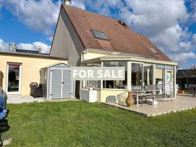 Detached House with Swimming Pool
