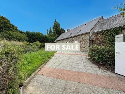 Detached Country House with Landscaped Garden