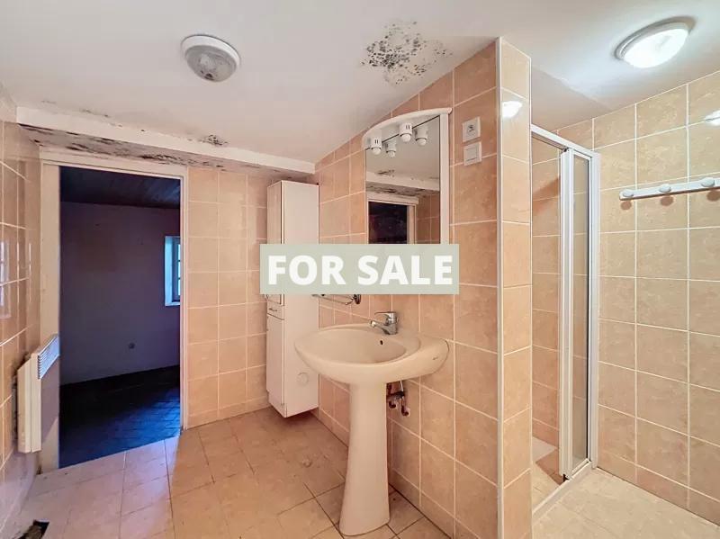 Detached Country House with Landscaped Garden