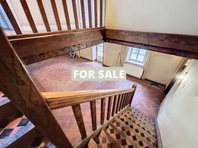 Detached Country House with Landscaped Garden