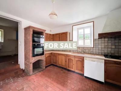 Detached Country House with Landscaped Garden