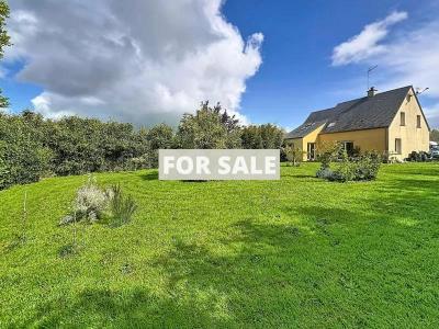 Detached House with Garden by the Coast