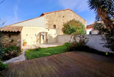 Charming Village House, Large Garage and Garden