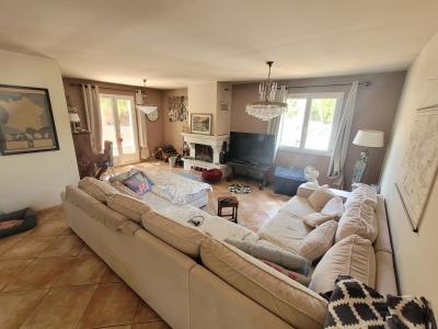 Detached Villa With Swimming Pool