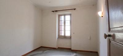 Village House To Refresh With Convertible Attic, Cellars And a Patio