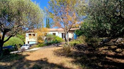 Detached House With Garage and Lovely Open View