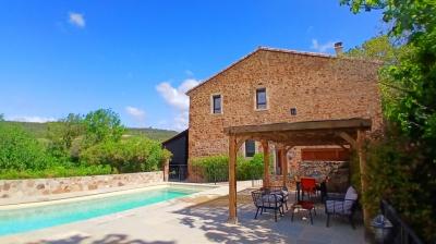 Stunning Stone Barn, Entirely Renovated To The Highest Standards, Offering 217 M2 Of Living Space Wi