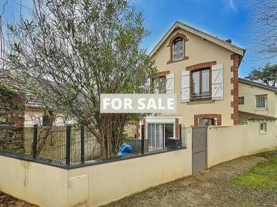House only 200 meters from the sea.