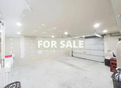 Detached House with Landscaped Garden