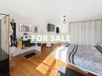 Detached House with Landscaped Garden