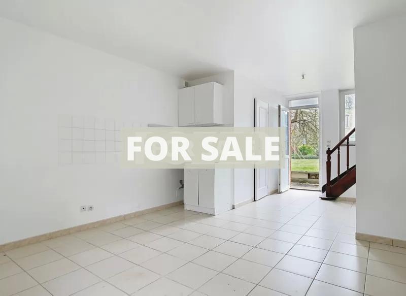 Town House with Neat Garden, Ideal Holiday Home