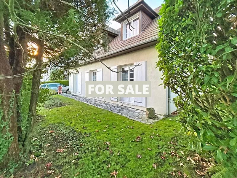 Detached House with Garden