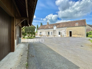 Detached Country House with Land and Outbuilding