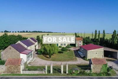 Contemporary Detached House with Indoor Pool
