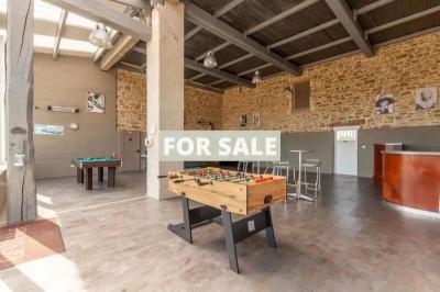 Contemporary Detached House with Indoor Pool