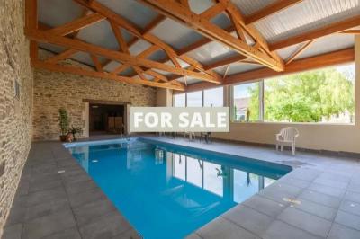 Contemporary Detached House with Indoor Pool