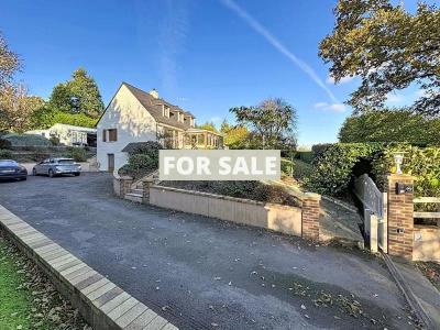 Detached House with Landscaped Garden