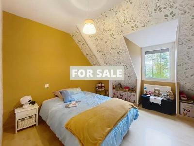 Detached House with Landscaped Garden