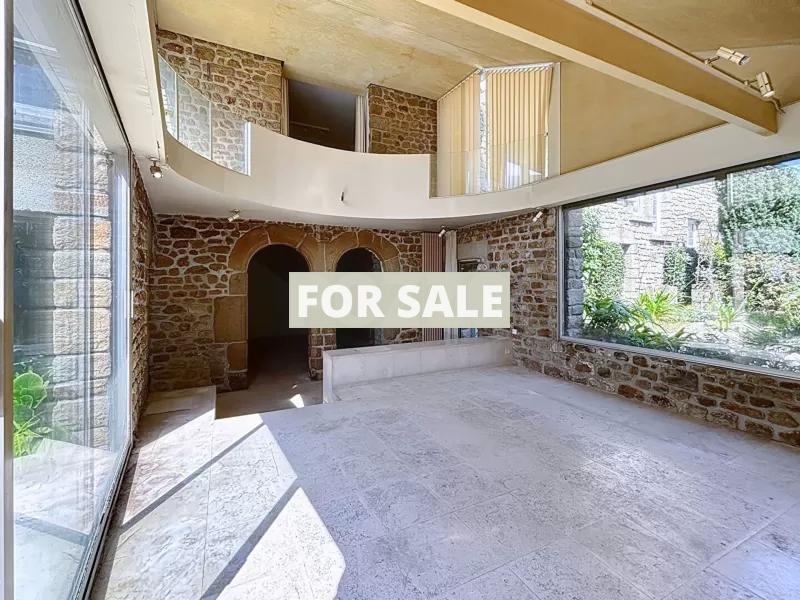 Beautiful and Large Property with Many Options