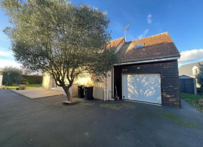 Detached House with Garden Close to the Coast