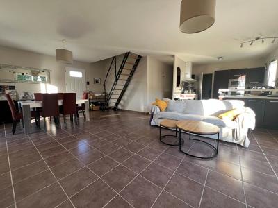 Detached House with Garden Close to the Coast