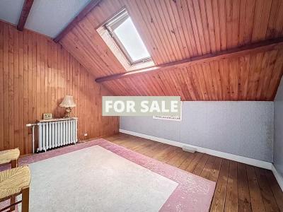 Detached House with Garden by the Coast