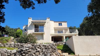 Exceptional Location For This Villa With 130 M2 Of Living Space On A 2746 M2 Plot.