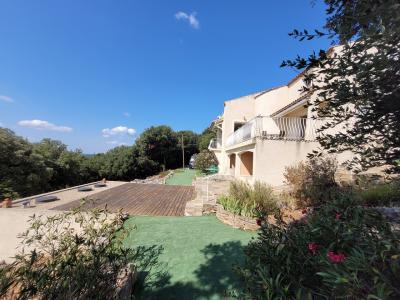 Exceptional Location For This Villa With 130 M2 Of Living Space On A 2746 M2 Plot.