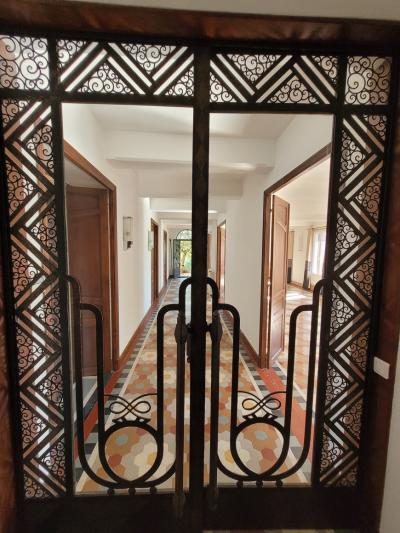 Elegant House With Swimming Pool And Views