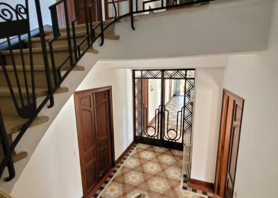 Elegant House With Swimming Pool And Views