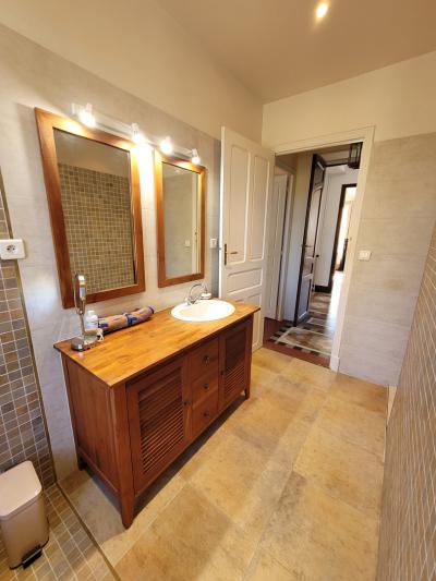 Elegant House With Swimming Pool And Views