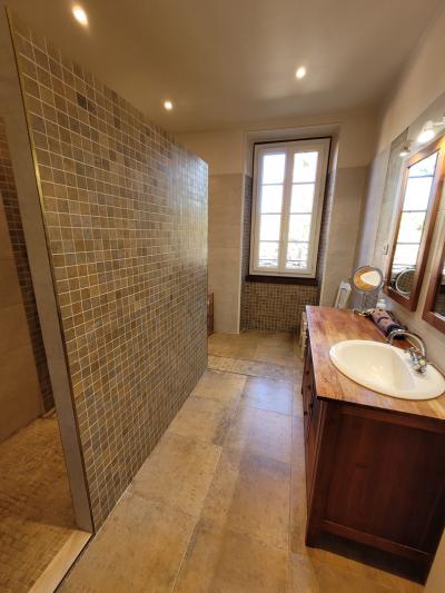 Elegant House With Swimming Pool And Views