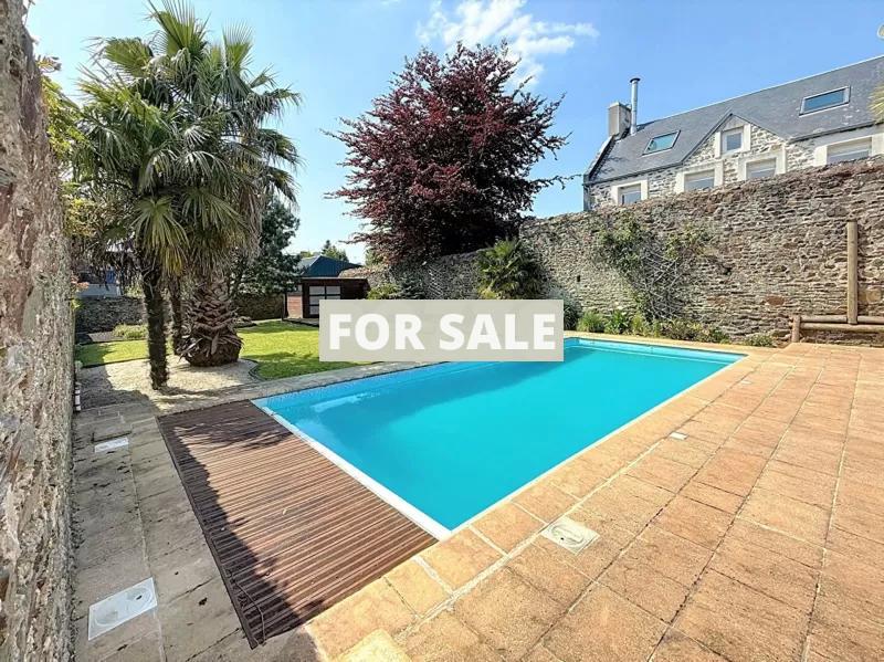 Coastal House with Swimming Pool